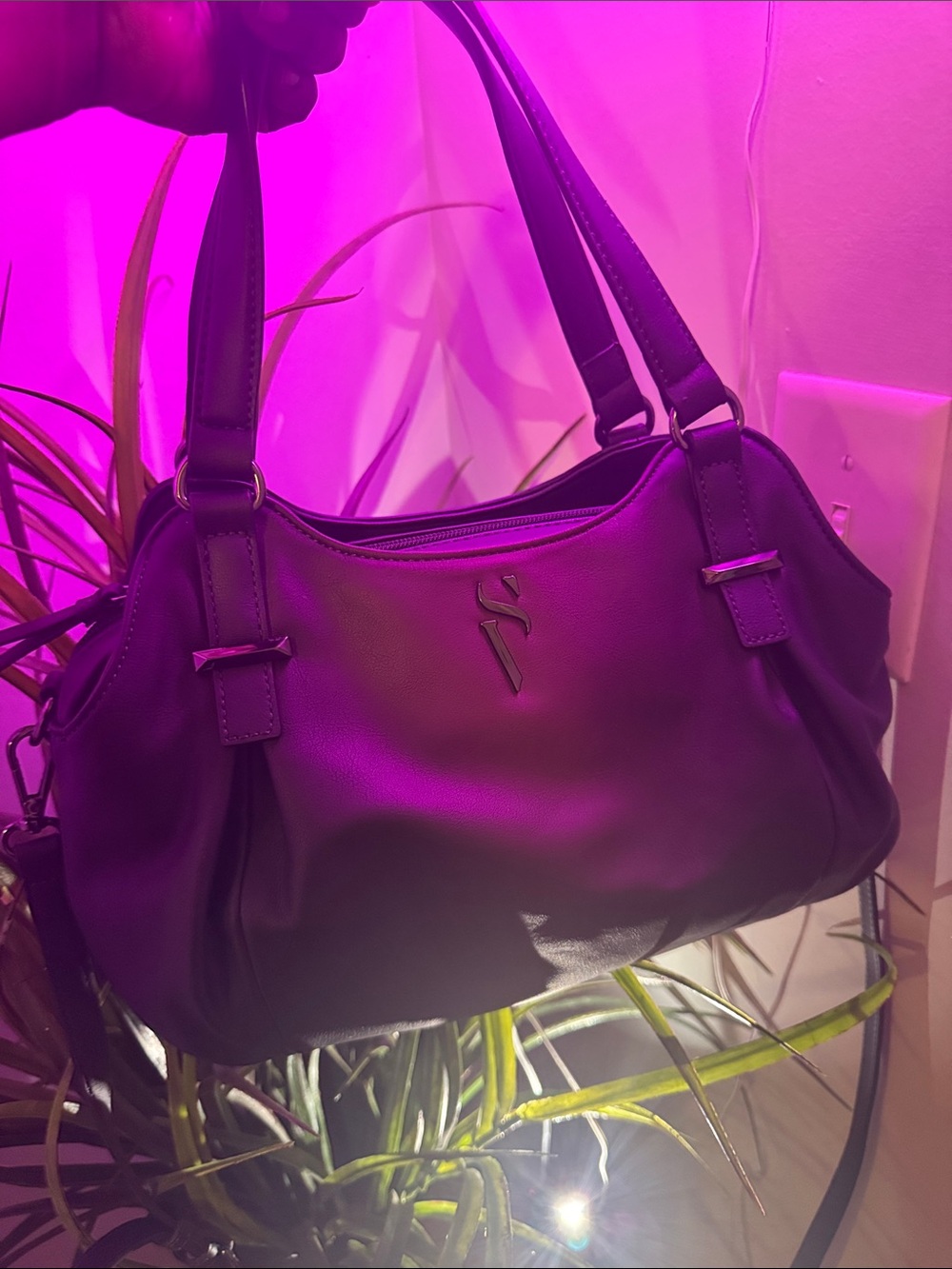 Stylish Black Shoulder Bag with Subtle Logo Accent